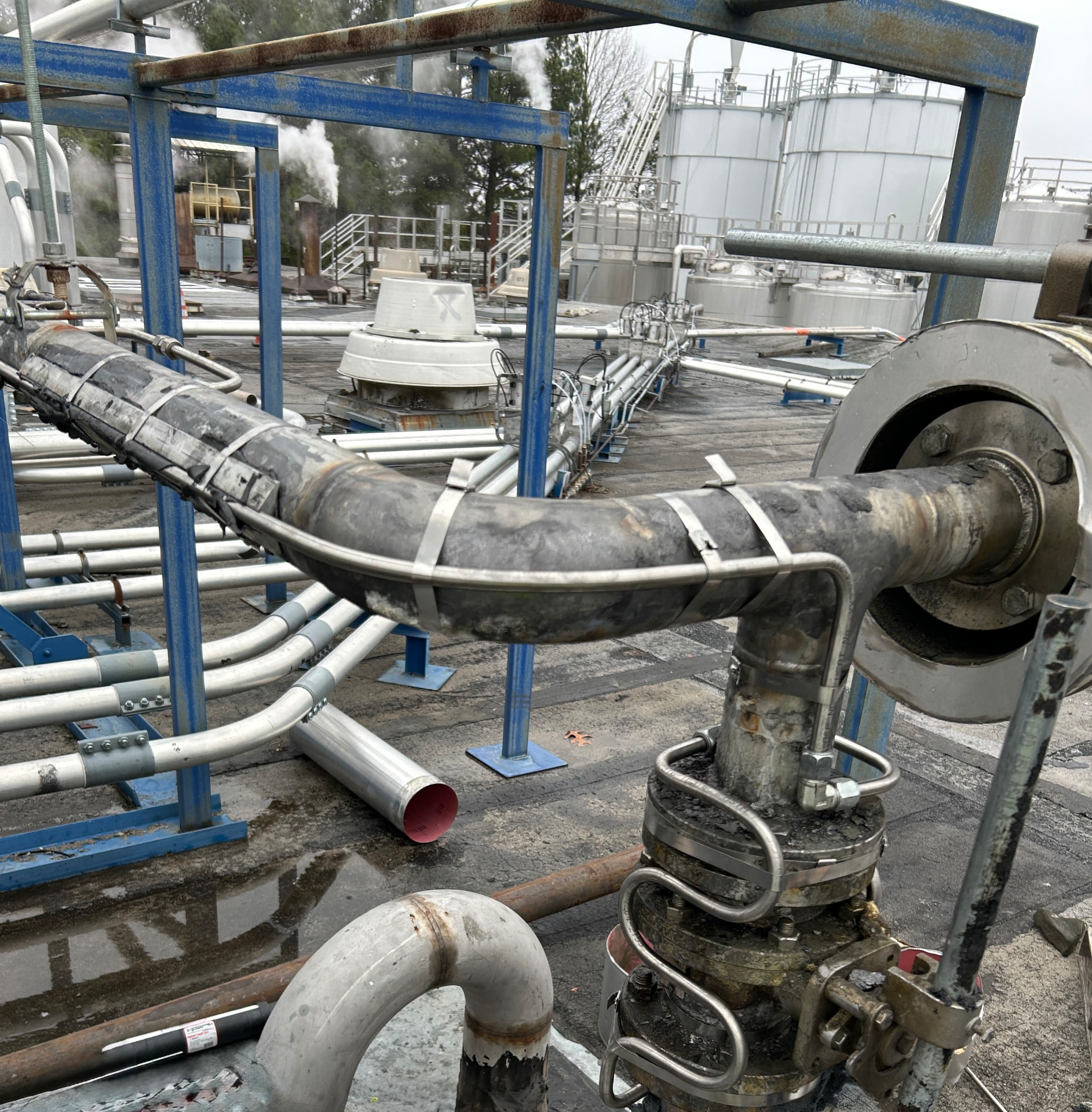 Industrial steam tracing installation before heat transfer compound and cleanup
